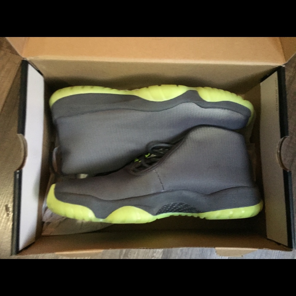 Jordan Futures Men’s Size 9